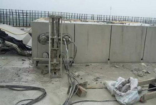 公路護(hù)欄切割拆除